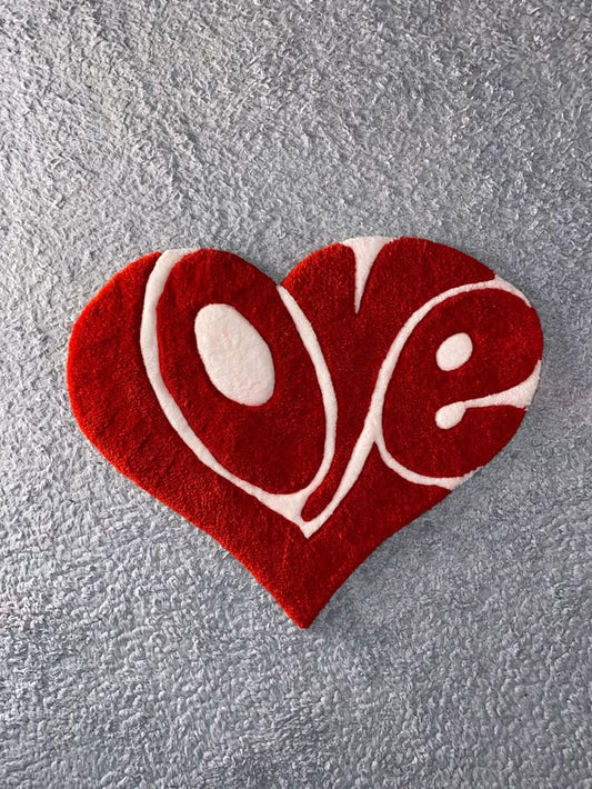 Tapis Tufting fait main – Cœur rouge LOVE